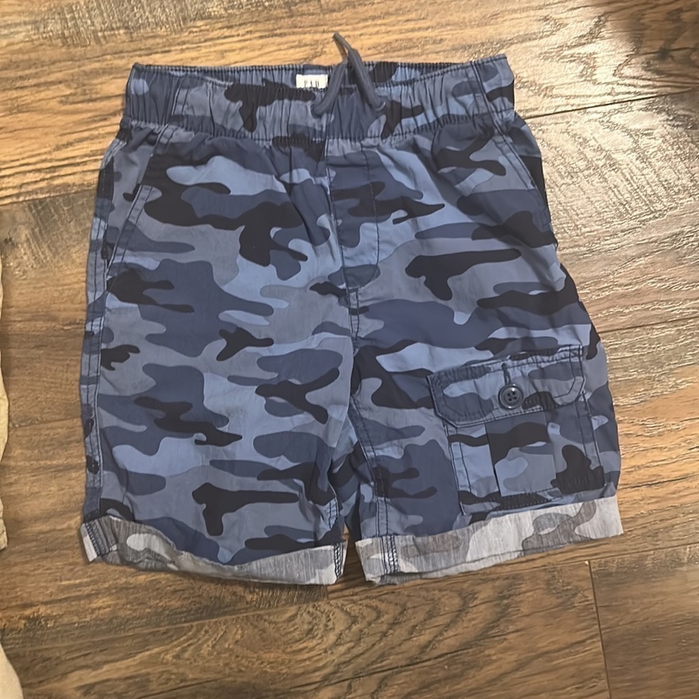NWOT Gap shorts bundle size small - Picture 2 of 7
